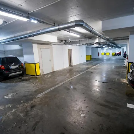 Centrum Kustronia Z Garazem Бельско-Бяла